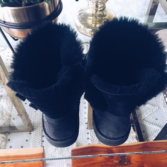 ⚡️ FLASH SALE ⚡️ LIKE NEW Ugg Naiyah Boots - Picture 8 of 9